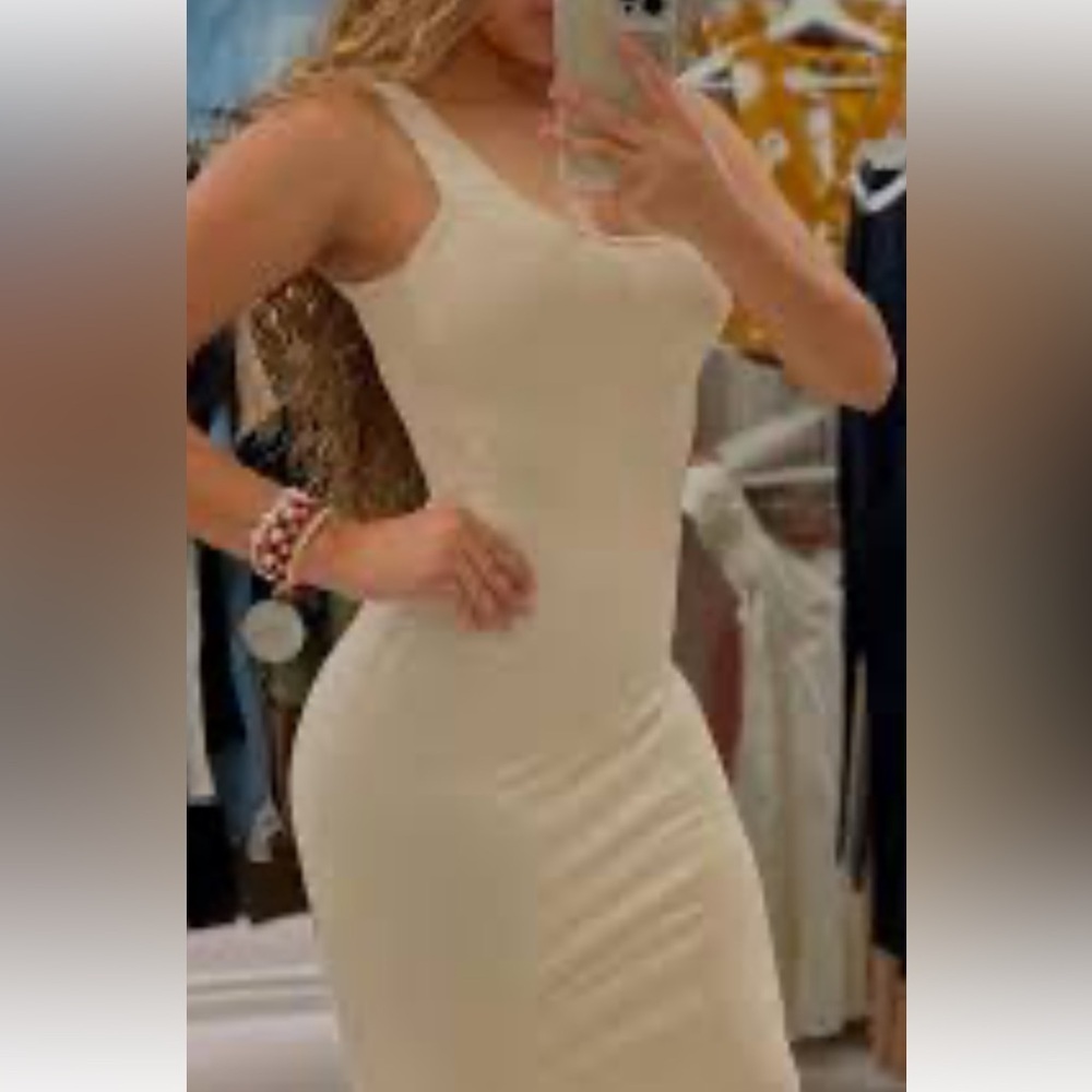 SPANX White Ruched Tiered One Shoulder Dress
Caja 1